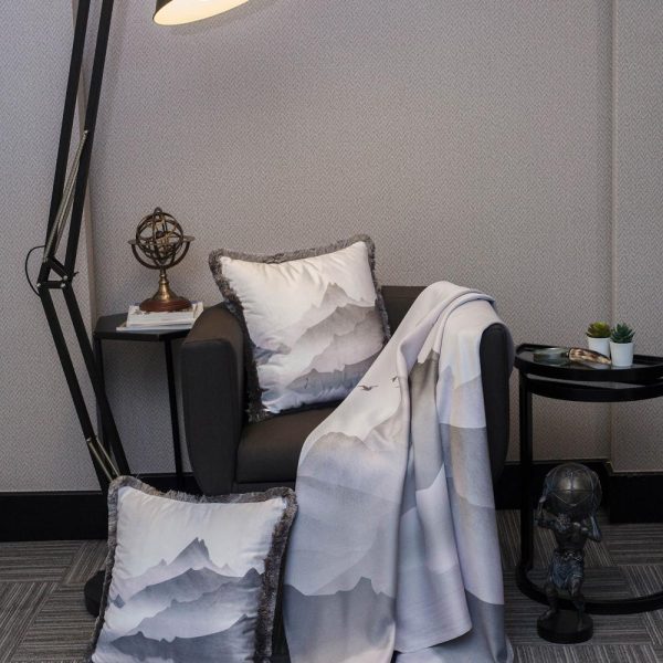 Dağ Manzaralı Dekoratif Yastık