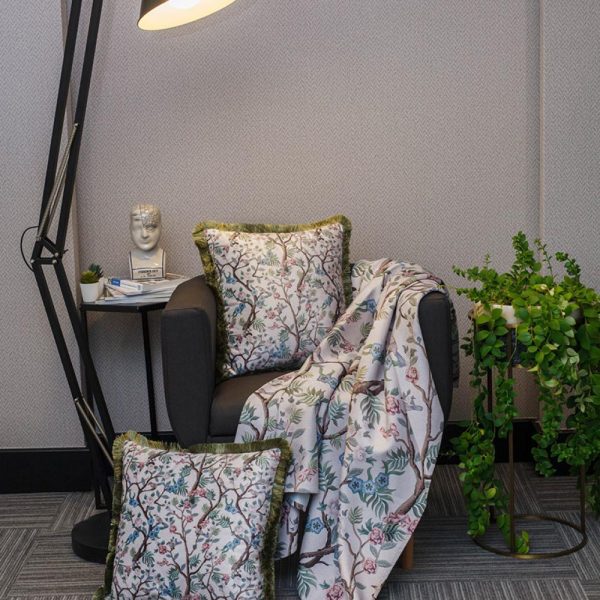 Çiçek Tasarımlı Dekoratif Yastık